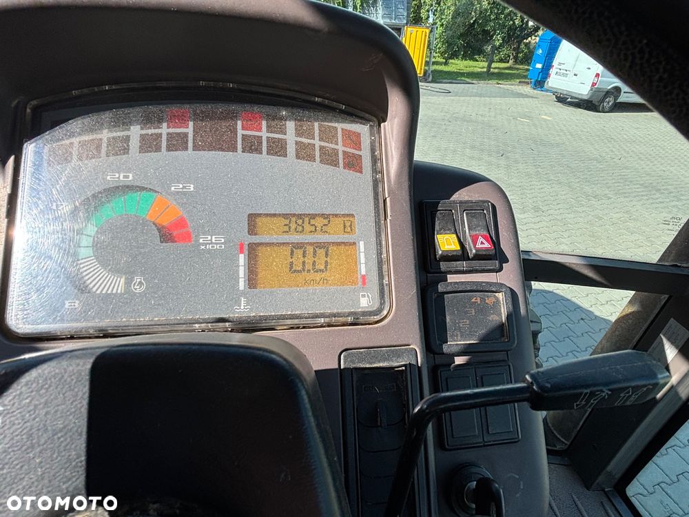 Renault Ares 550 RZ - 9