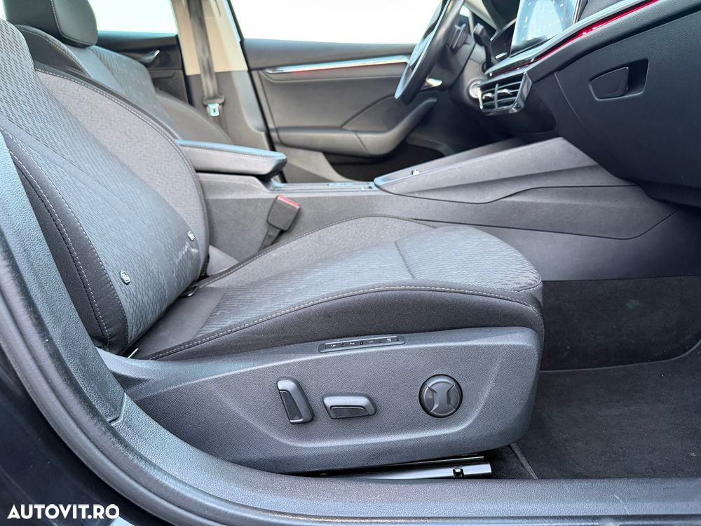 Skoda Octavia 2.0 TDI DSG First Edition - 31