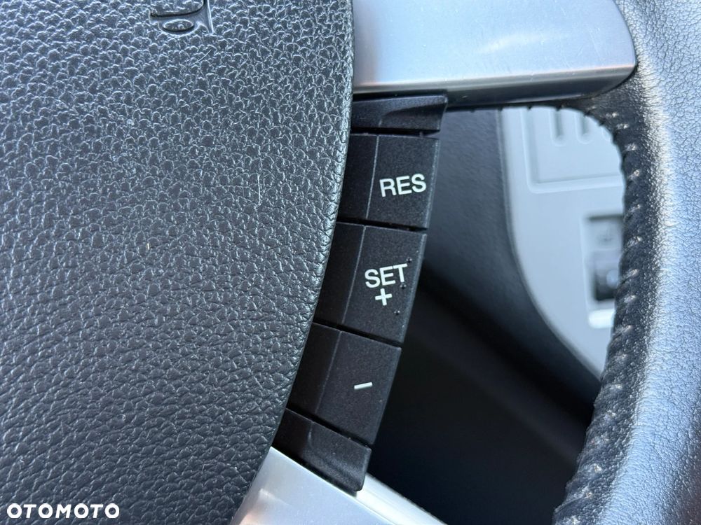Ford Kuga - 36