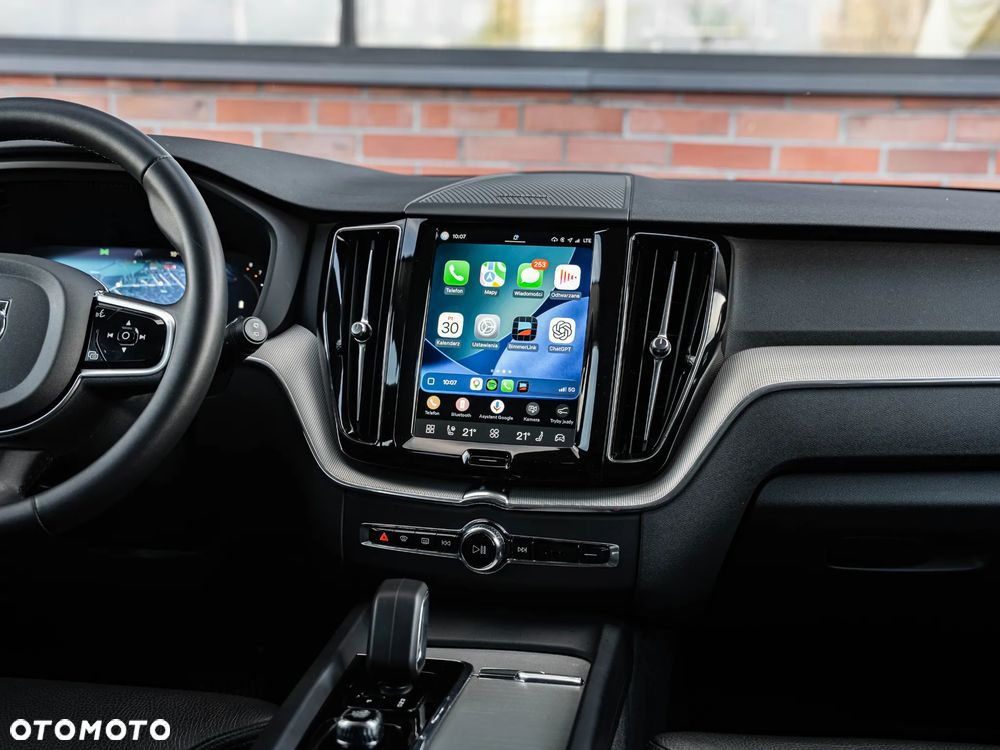 Volvo XC 60 B4 B Plus Dark - 34