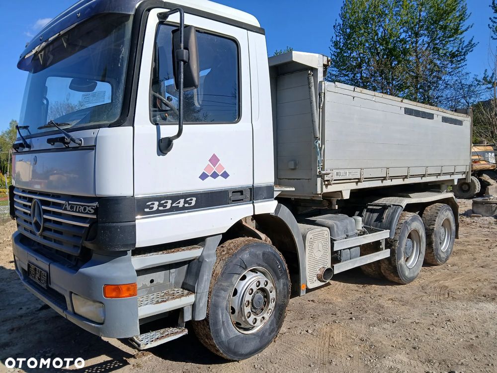 Mercedes-Benz Actros - 3