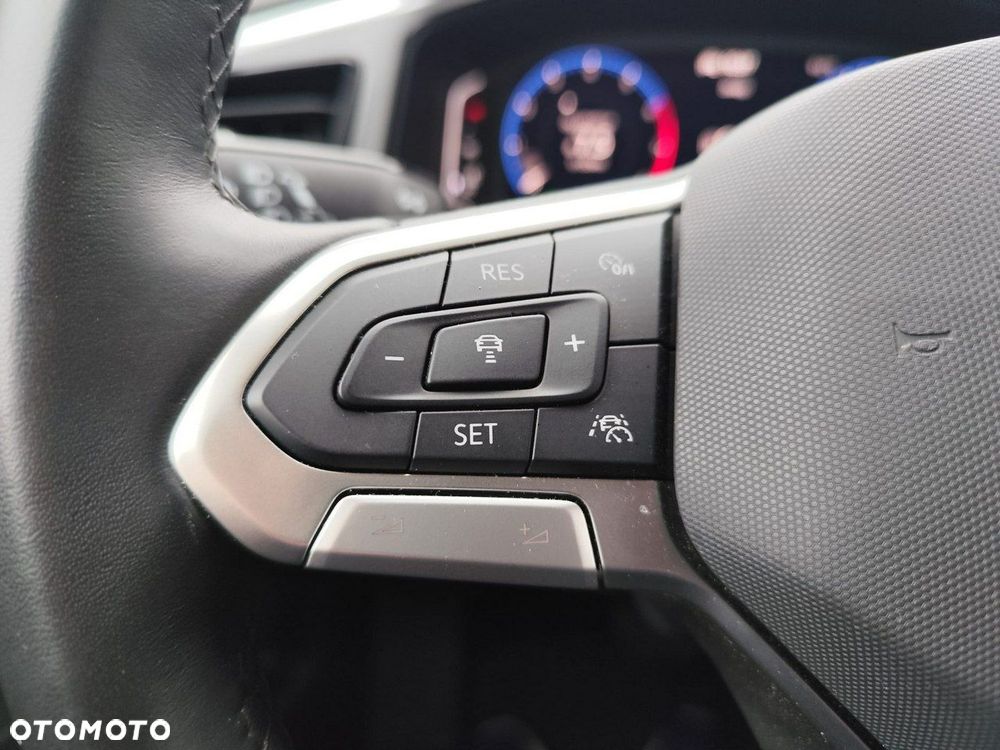 Volkswagen T-Roc - 17
