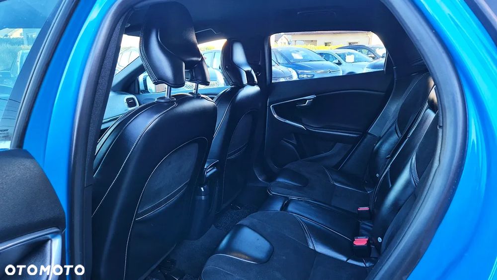 Volvo V40 T3 R-Design Summum - 29