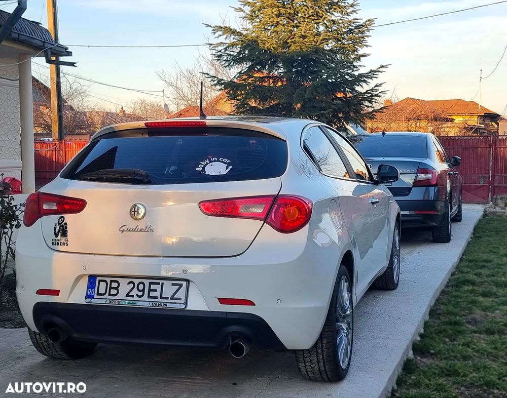 Alfa Romeo Giulietta 2.0 JTDM 16V - 11