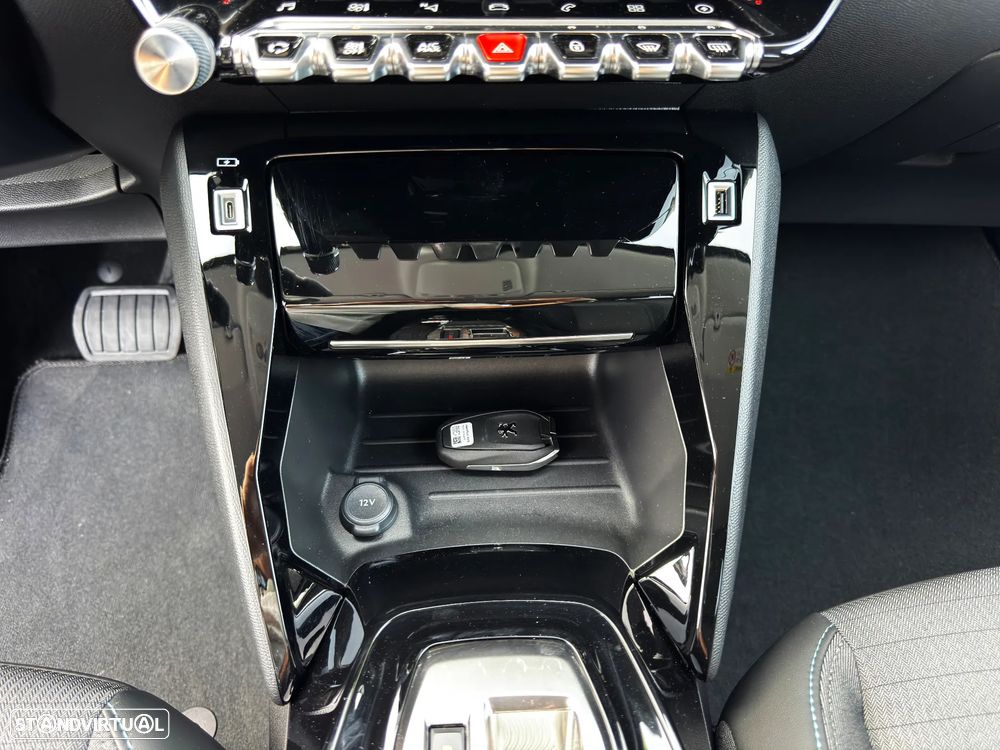 Peugeot e-208 Allure - 34