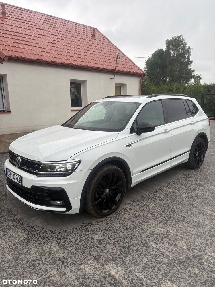 Volkswagen Tiguan - 1