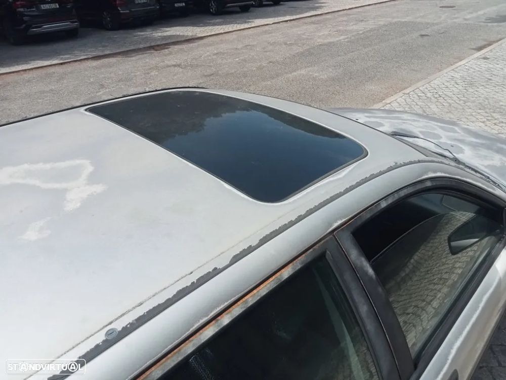 Volvo V40 1.6 - 10