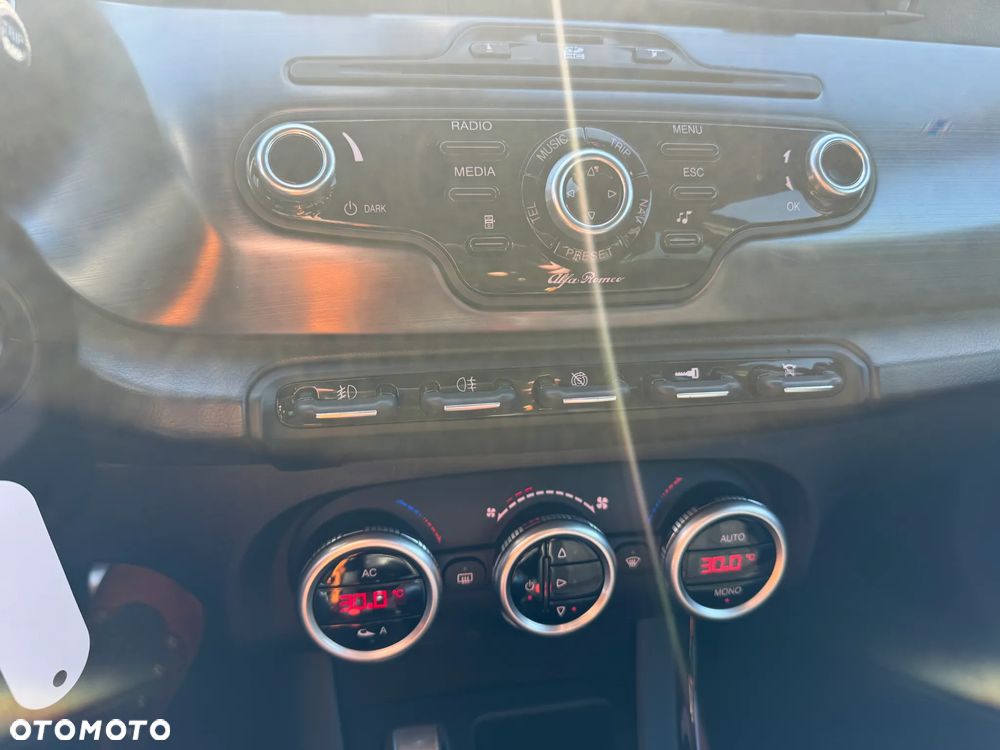 Alfa Romeo Giulietta 2.0 JTDM Distinctive - 14