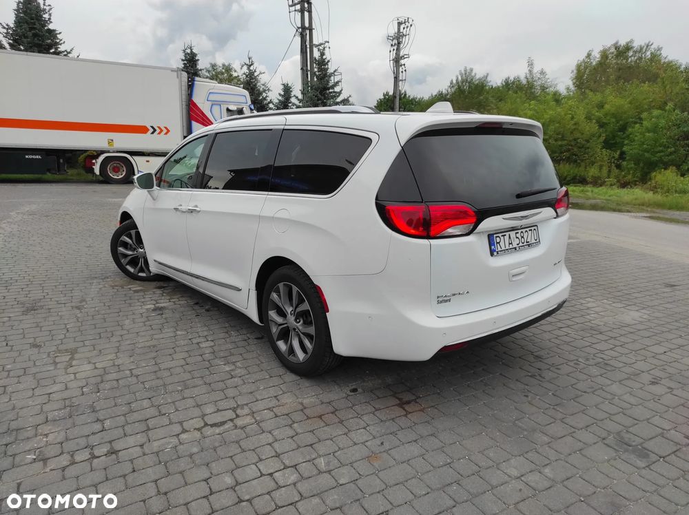 Chrysler Pacifica - 5