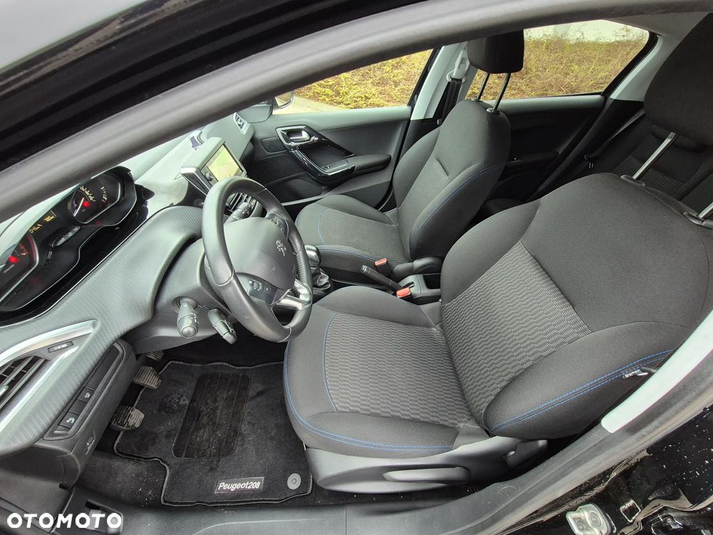 Peugeot 208 - 10