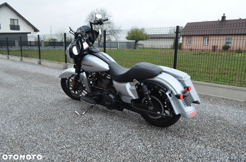 Harley-Davidson Touring Street Glide - 4