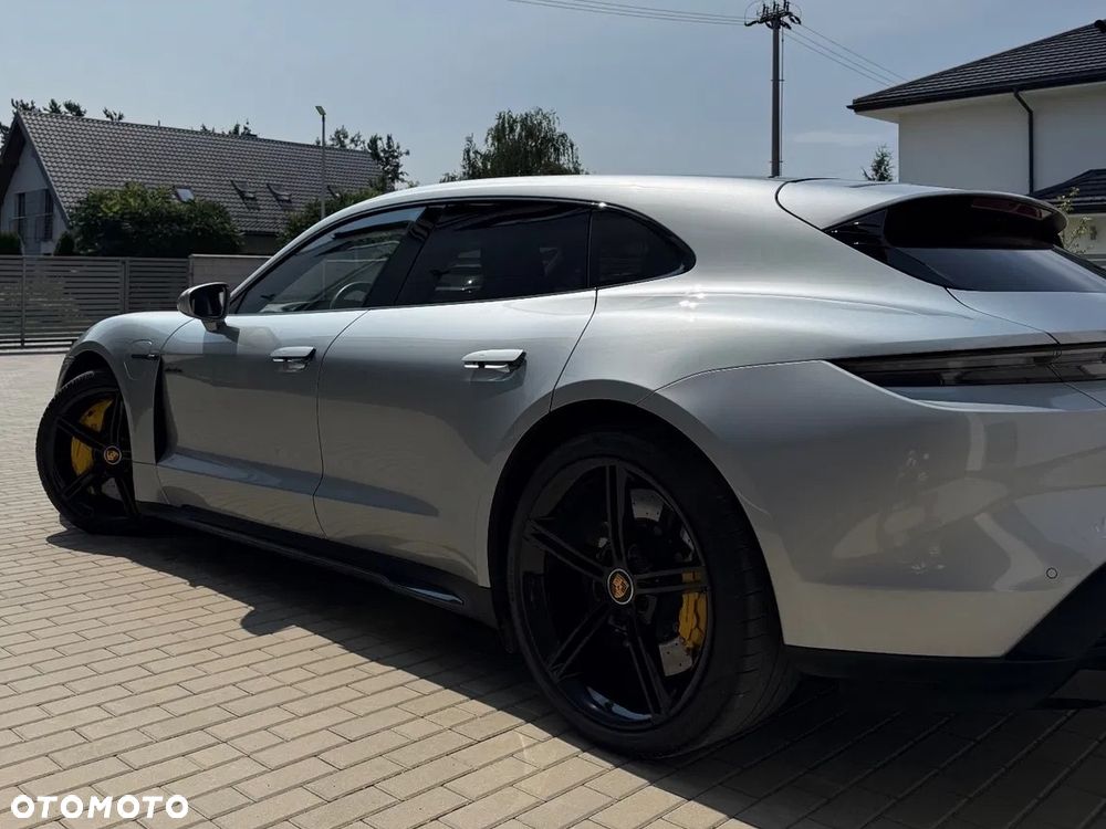 Porsche Taycan Turbo S - 4