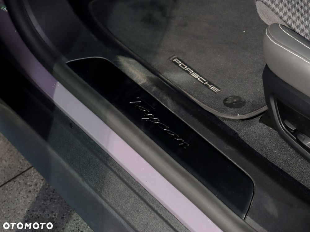 Porsche Taycan - 31