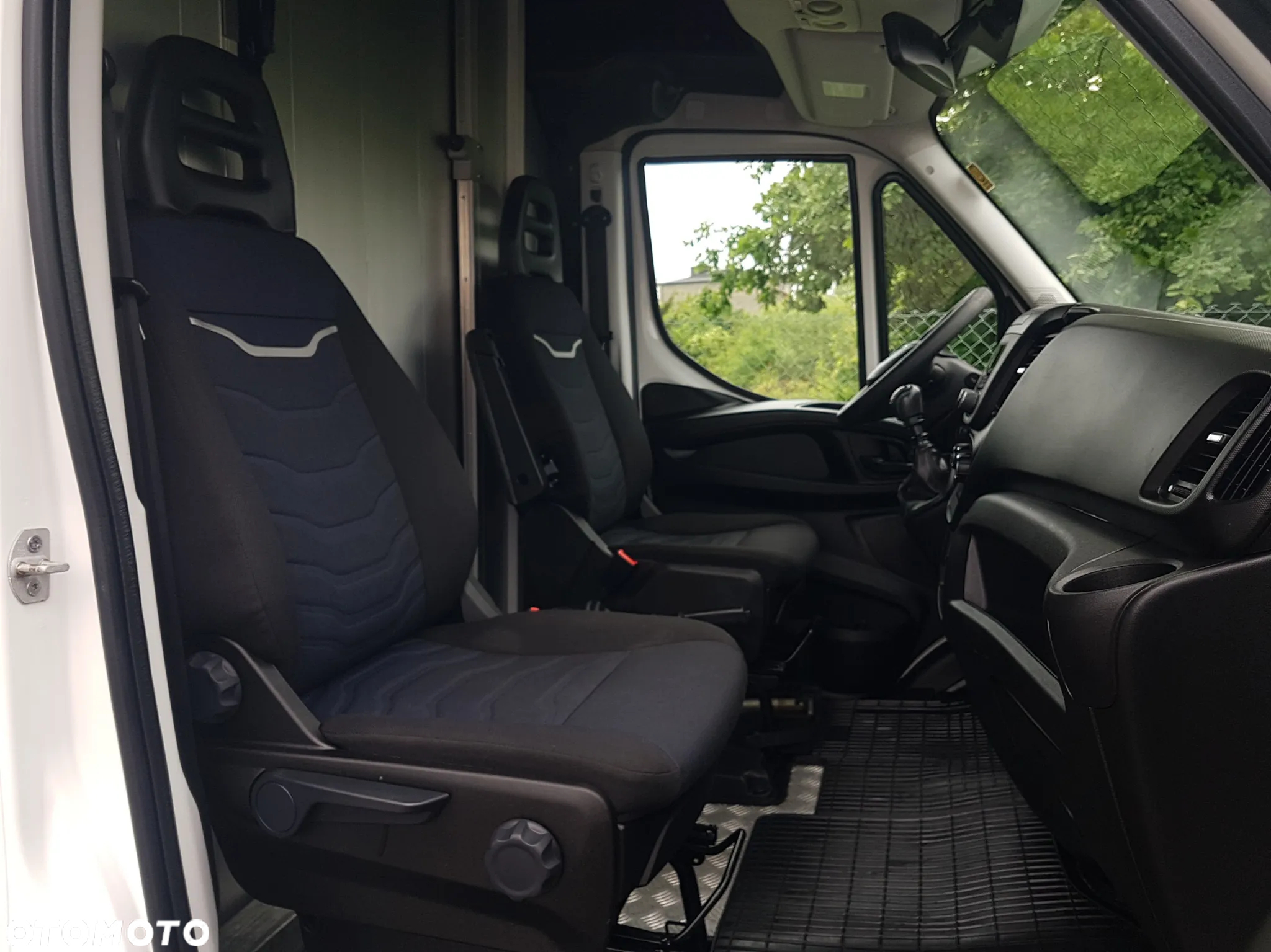 Iveco DAILY KONTENER NISKOPODŁOGOWY 4,43x2,23x2,42 SKLEP FOODTRUCK BAR KLIMA KONIOWÓZ KAMPER - 8