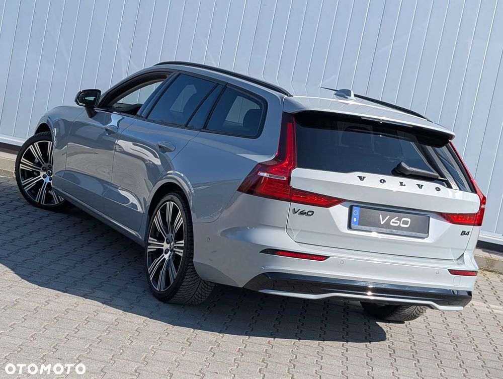 Volvo V60 B4 B DKG Plus Dark - 7