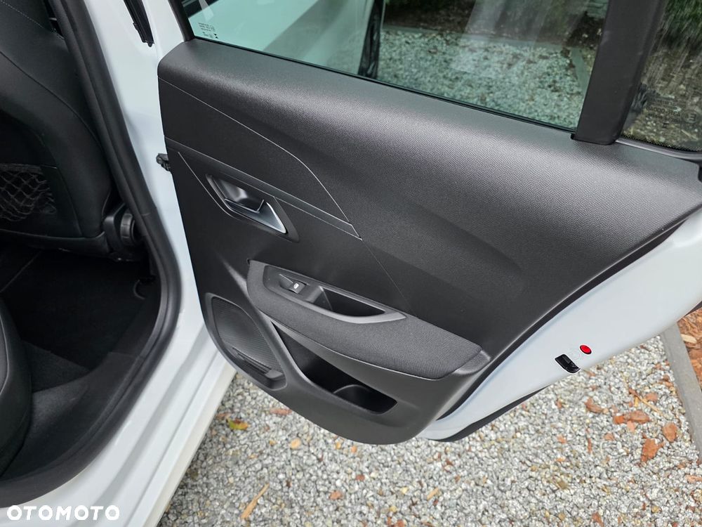 Peugeot 208 - 26
