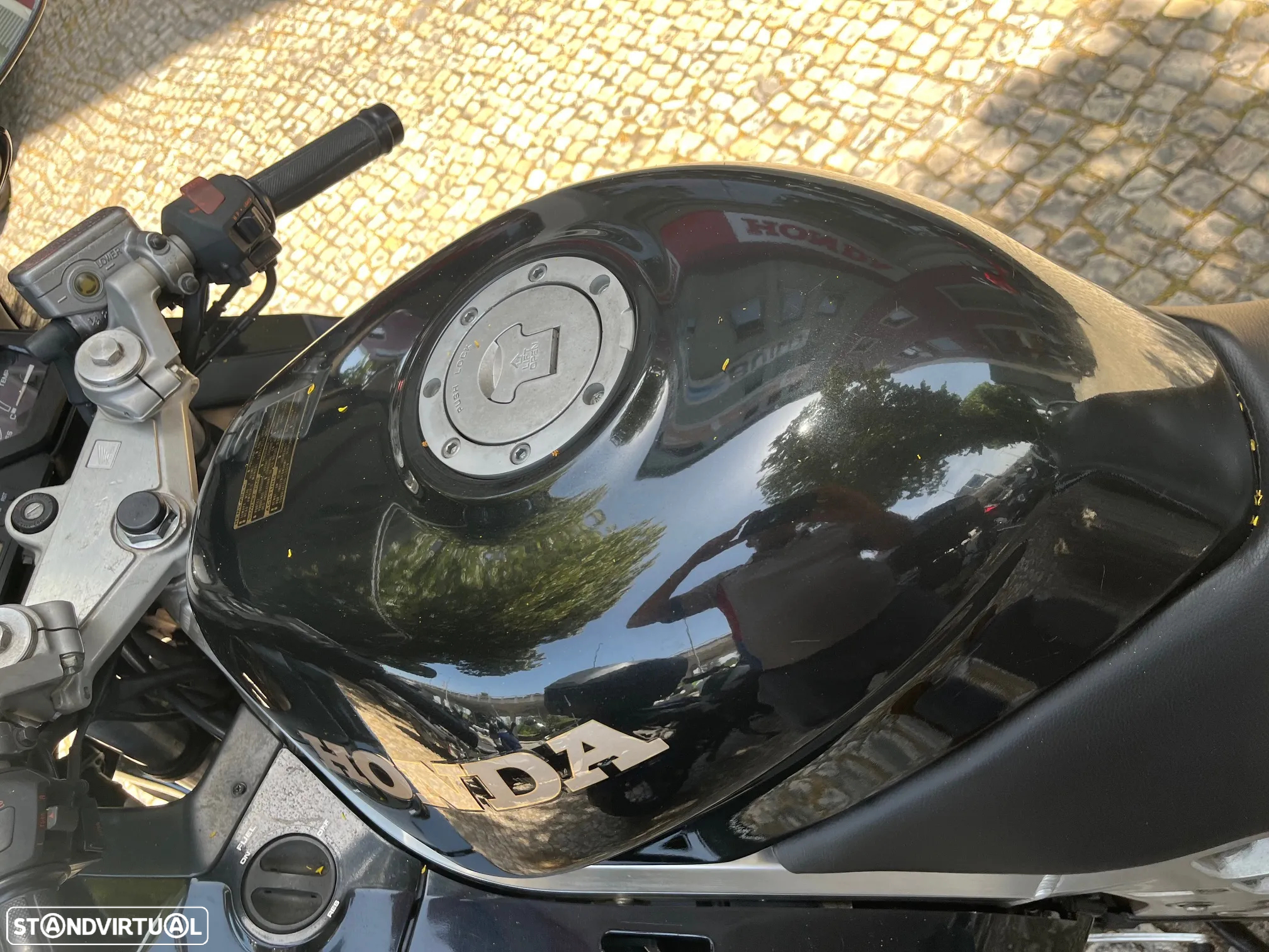 Honda VFR 750 F - 12