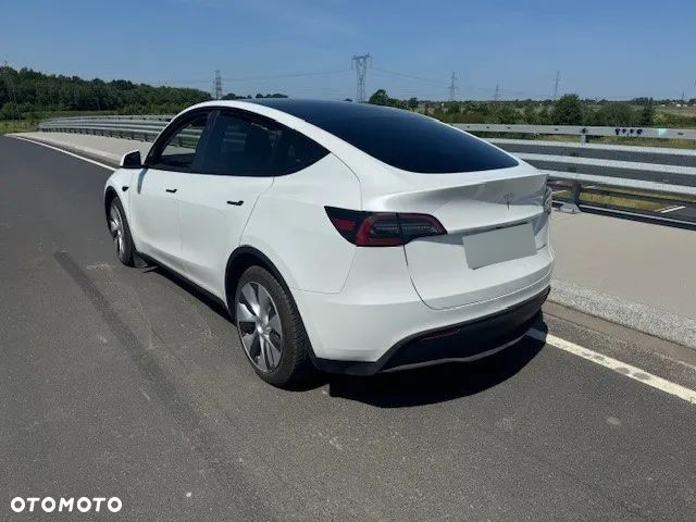 Tesla Y Long Range AWD - 5