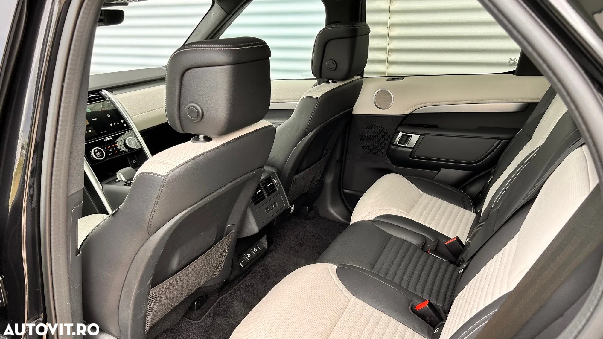 Land Rover Discovery 3.0D 300 MHEV R-Dynamic SE - 10