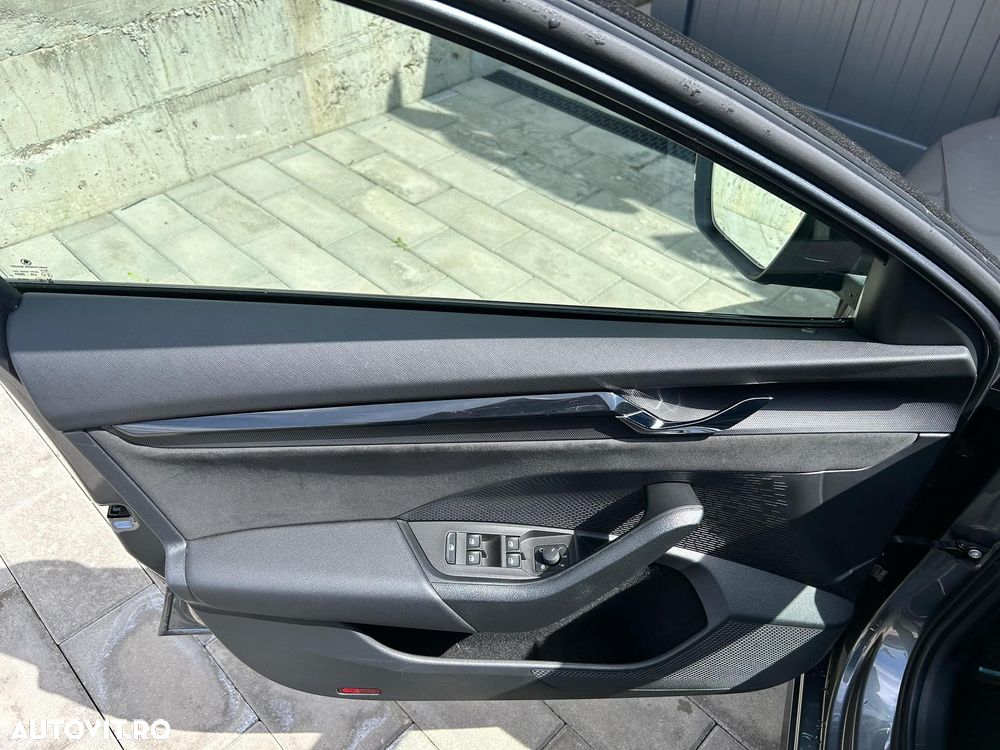 Skoda Octavia 2.0 TSI DSG RS - 22