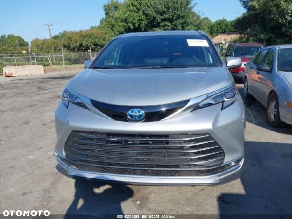 Toyota Sienna - 7