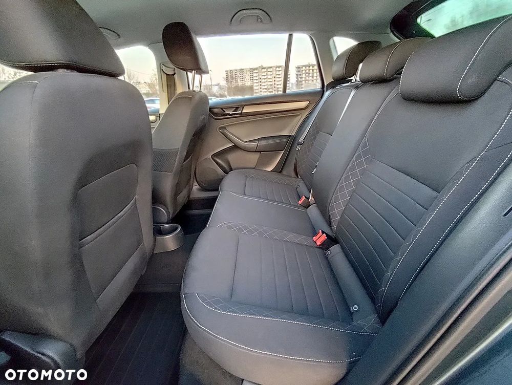 Skoda RAPID Spb 1.0 TSI Ambition - 8