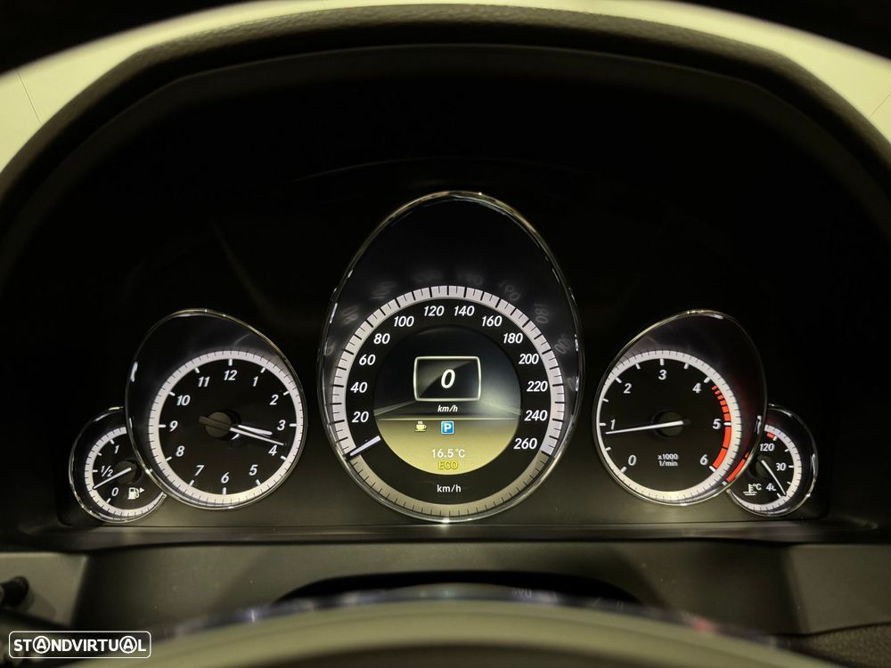Mercedes-Benz E 220 CDi Avantgarde BlueEfficiency - 48