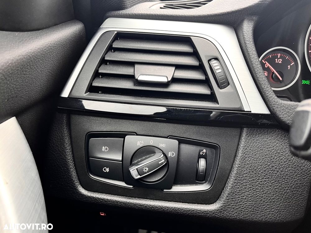 BMW Seria 3 330e iPerformance M Sport - 37