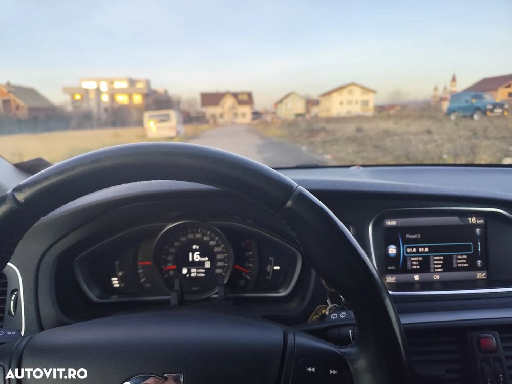 Volvo V40 D2 Momentum - 8