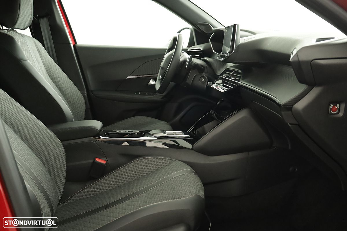 Peugeot 2008 1.2 PureTech Allure EAT8 - 23