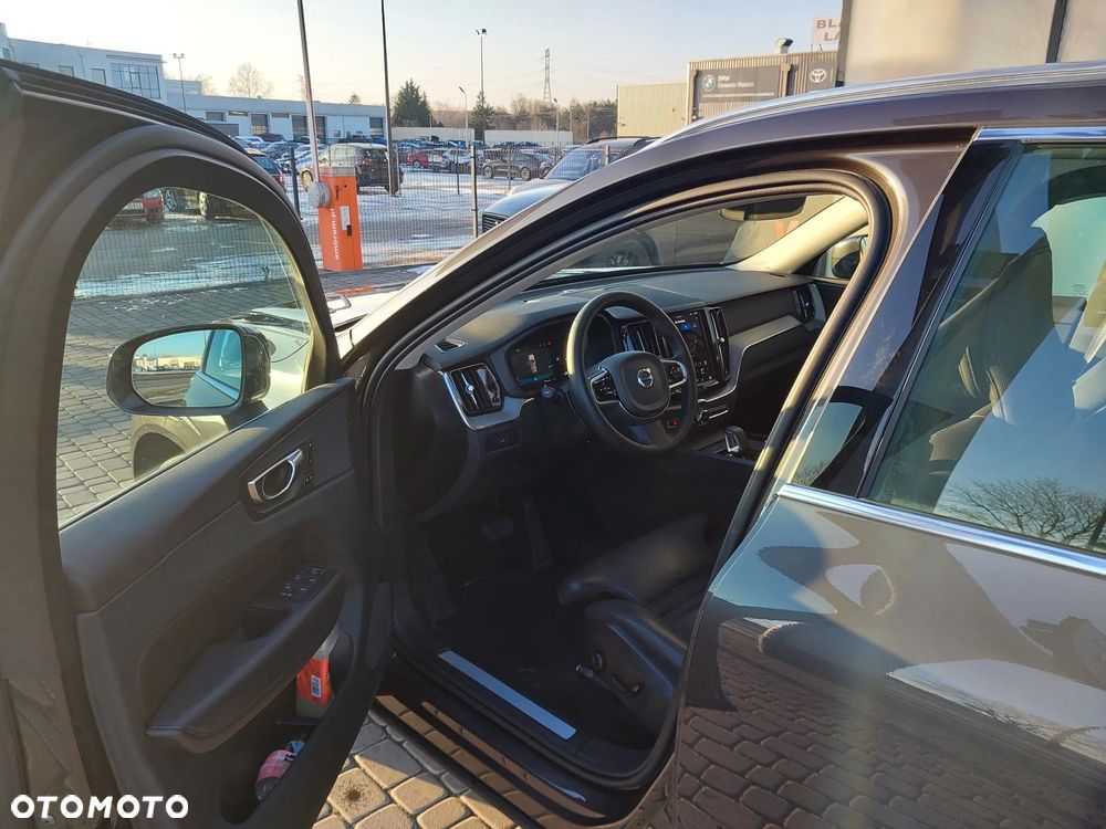 Volvo XC 60 B4 D AWD Plus Bright - 9