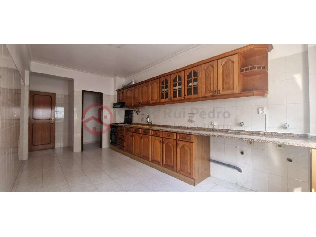 Apartamento T3 com arrecadação para arrendamento na Cruz de Pau ,Amora - Grande imagem: 2/25