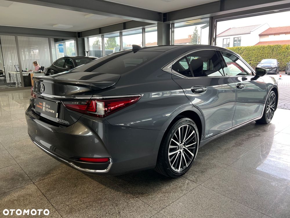 Lexus ES 300h Business Edition + - 17