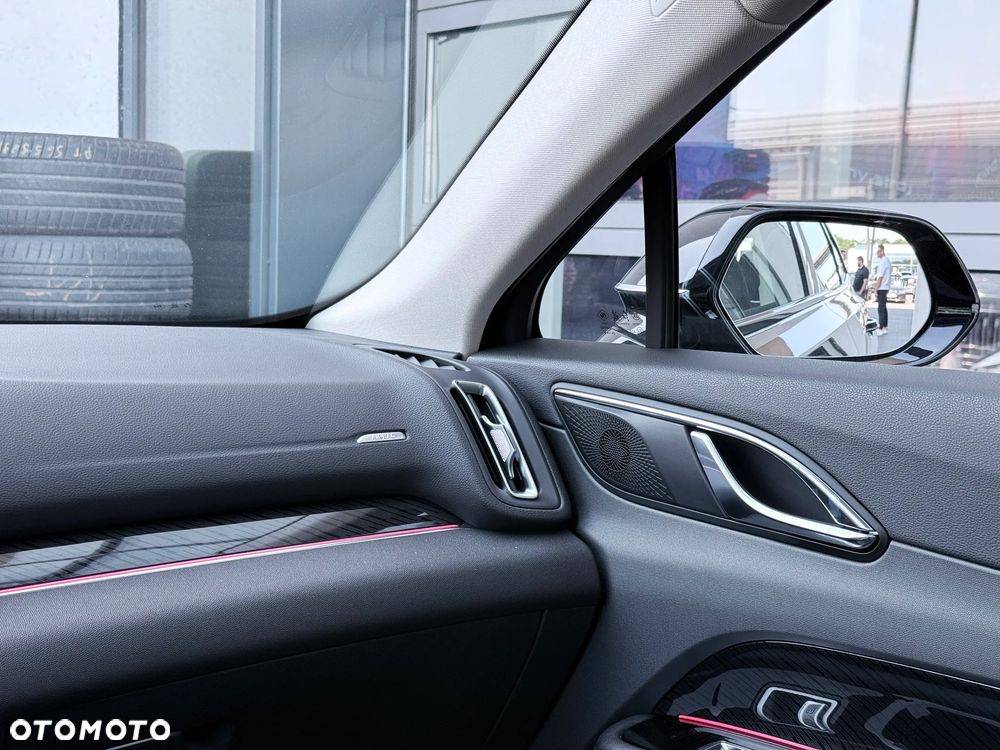 Hongqi HS3 - 36