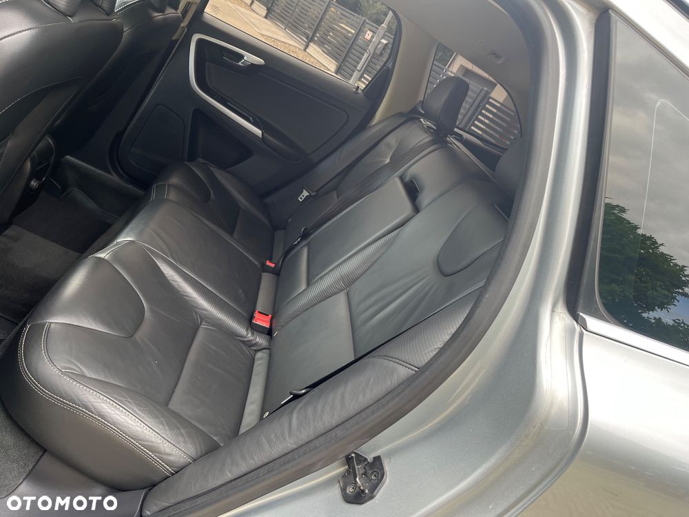 Volvo XC 60 D3 AWD R Design - 16