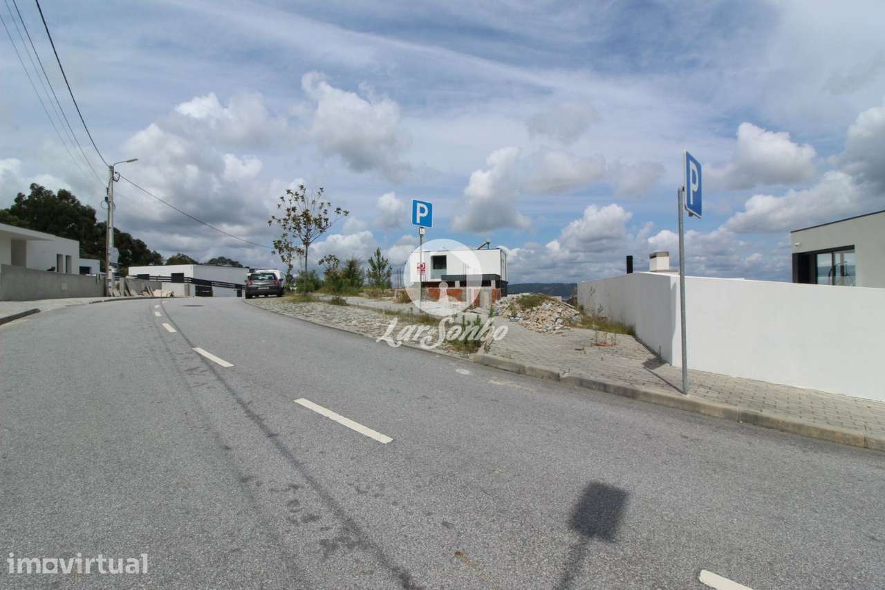 Lote com benfeitorias, 463m2 Quinchães Fafe - Grande imagem: 4/9