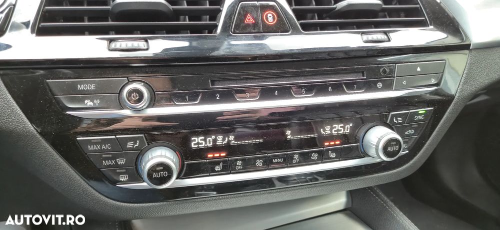 BMW Seria 5 530d Aut. Luxury Line - 35