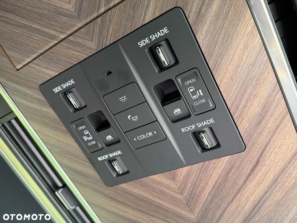 Lexus LM 350h Prestige - 29