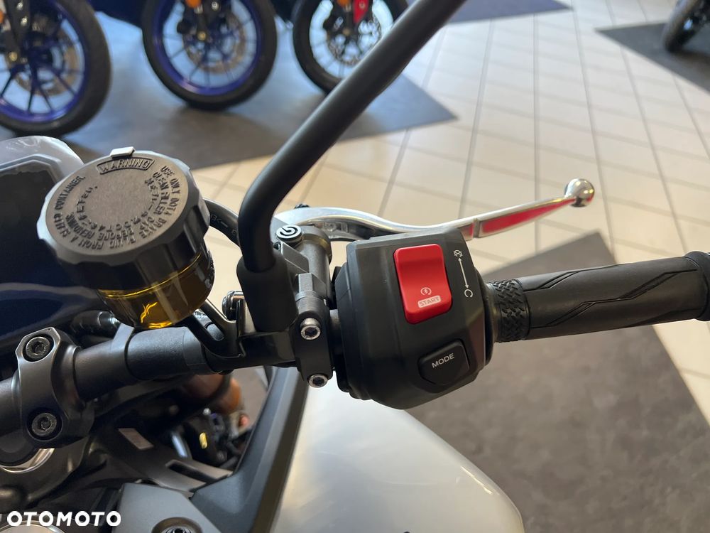 Yamaha MT - 16