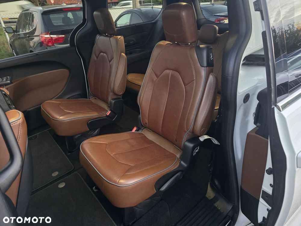 Chrysler Pacifica - 34