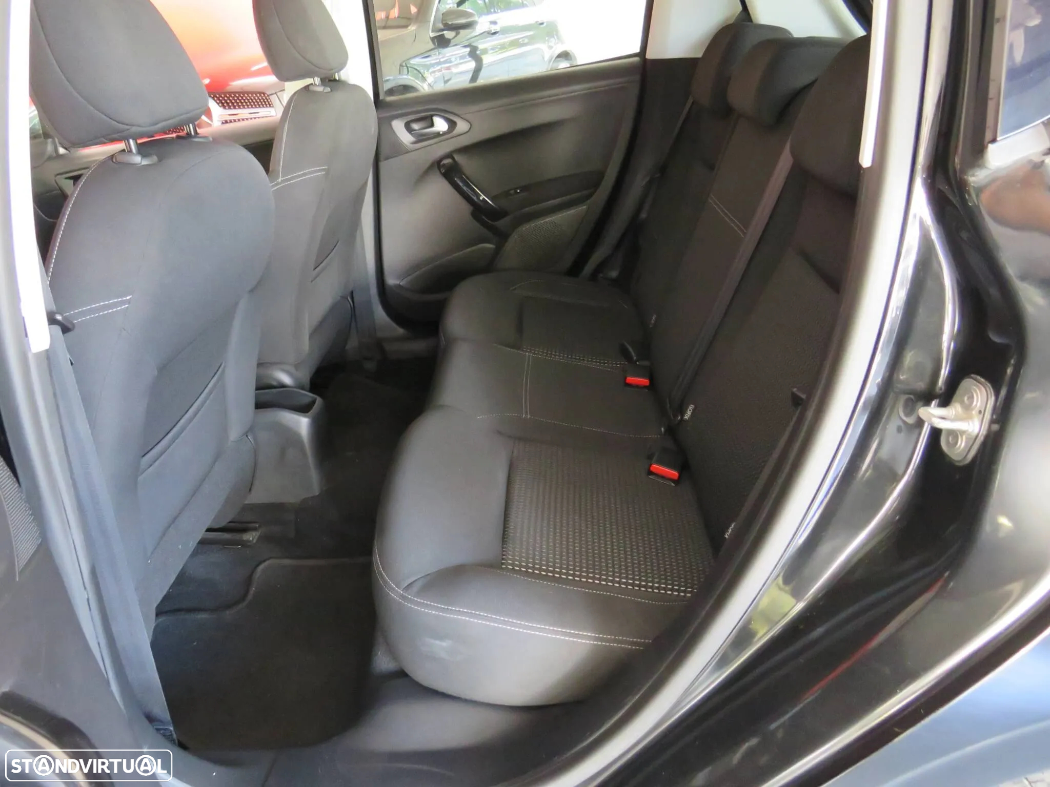 Peugeot 208 1.2 PureTech Allure - 13
