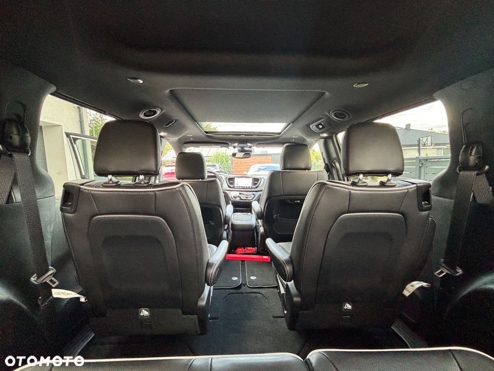 Chrysler Pacifica - 28