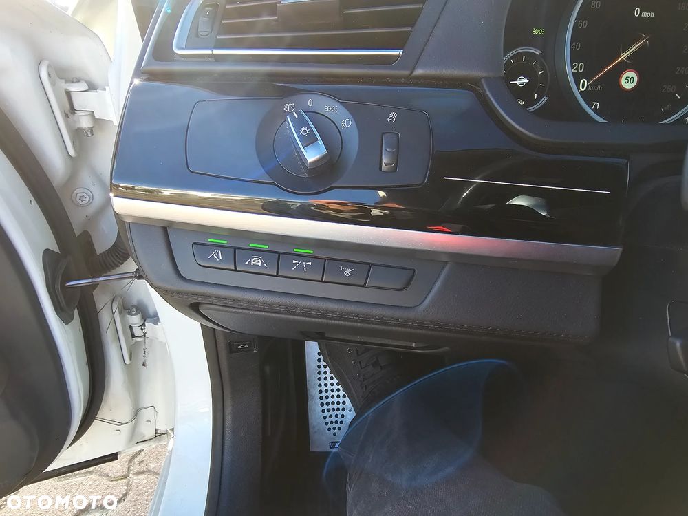 BMW Seria 7 750Li xDrive - 29