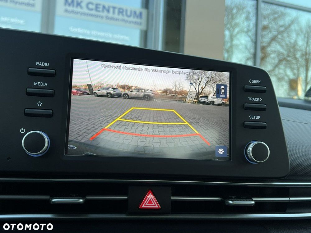 Hyundai Elantra - 25