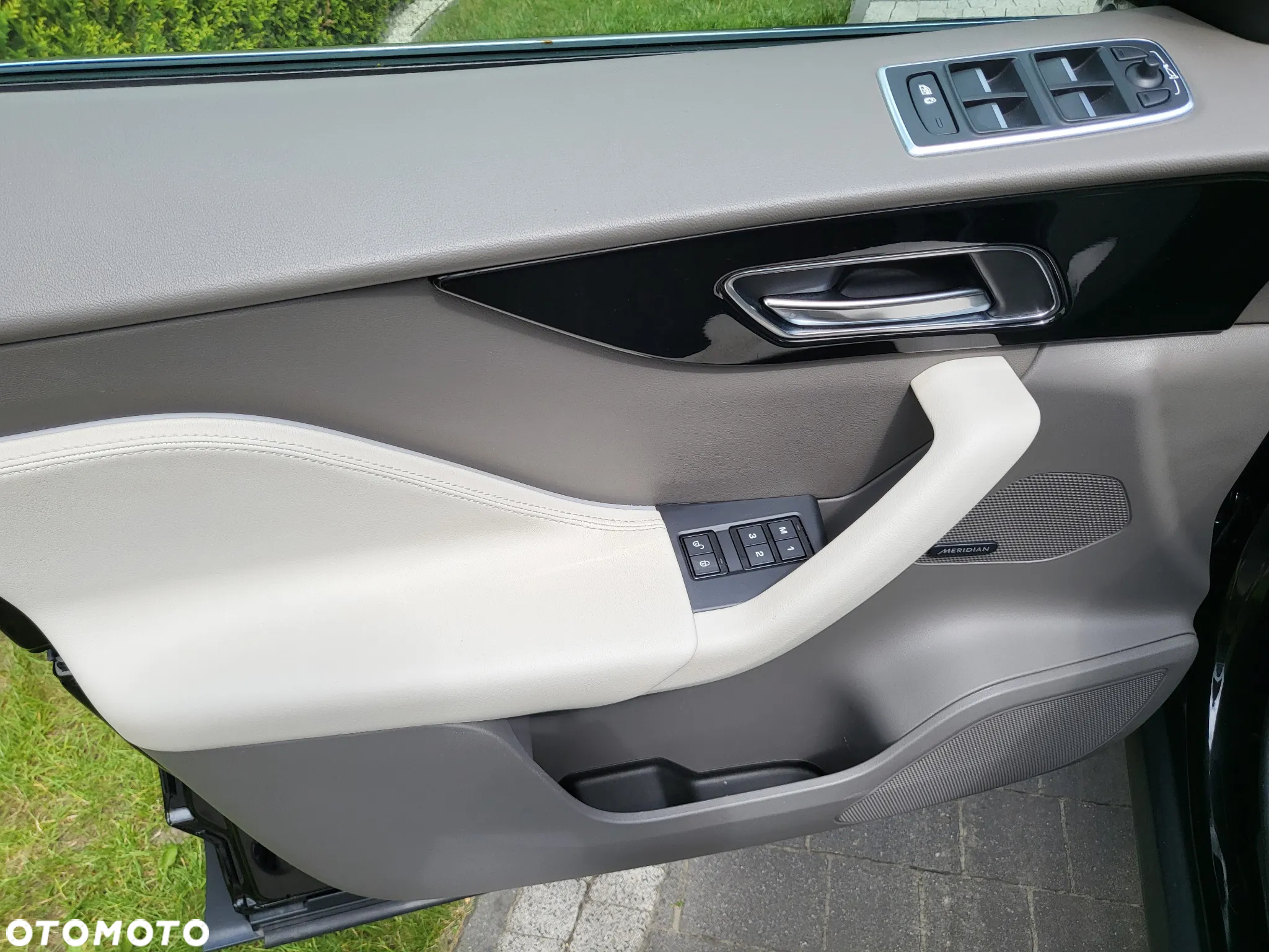 Jaguar F-Pace 2.0 i4D AWD Prestige - 28
