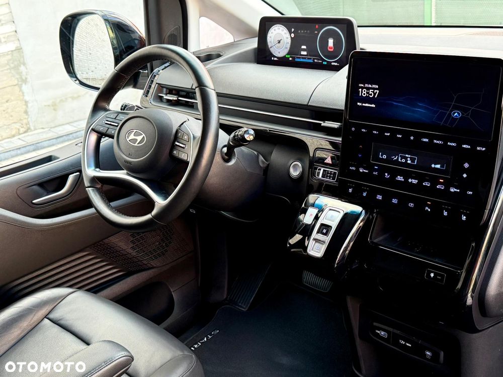 Hyundai Staria 1.6 T-GDI HEV Smart VIP - 36