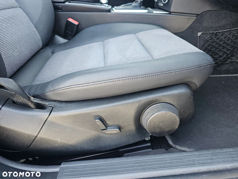 Mercedes-Benz Klasa C 180 CDI 7G-TRONIC Avantgarde Edition - 34