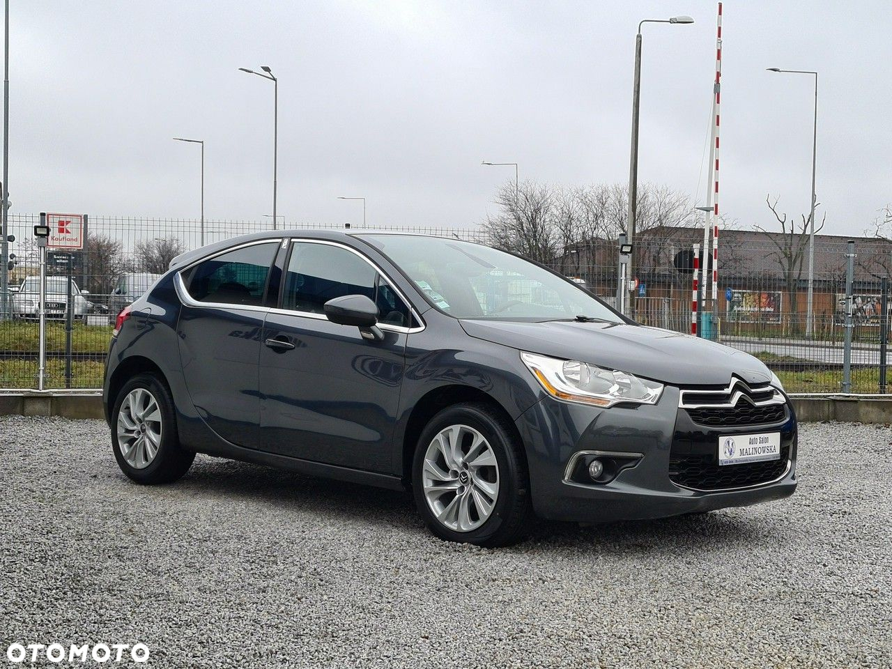 Citroën DS4 e-HDi 115 SoChic - 8
