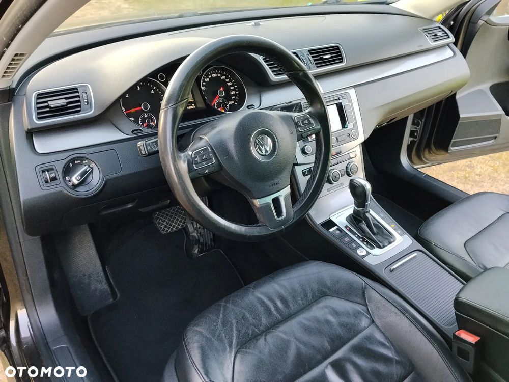 Volkswagen Passat 2.0 TDI Comfortline R-Style DSG - 26