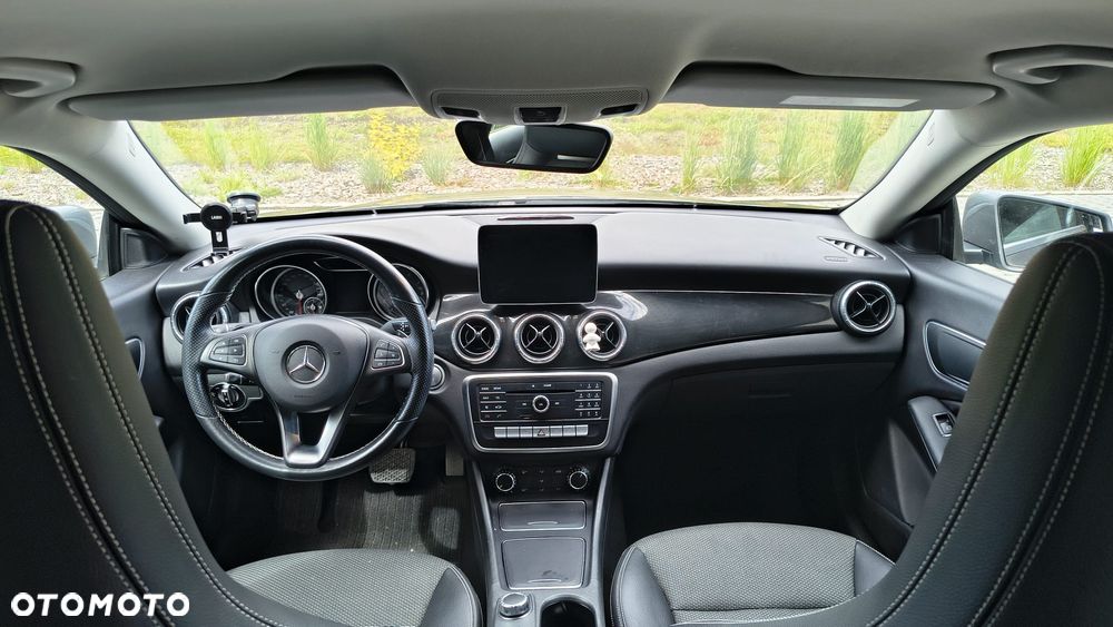 Mercedes-Benz CLA 180 7G-DCT - 26